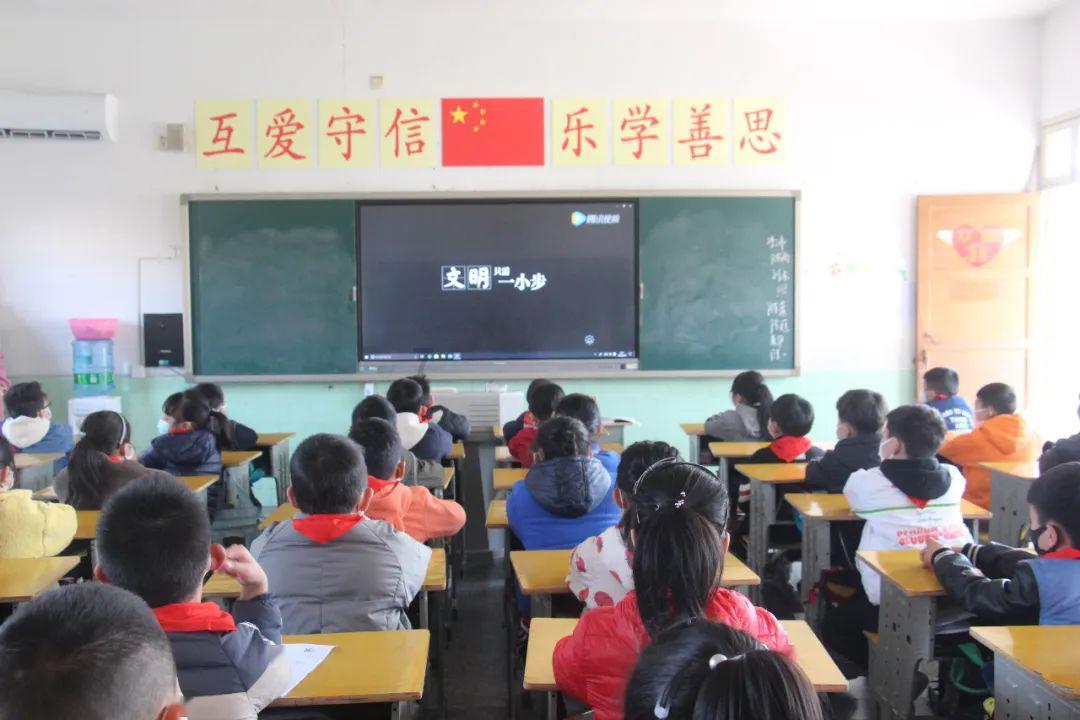 他说他把我当他老婆，他给他老婆买车买房，包都舍不得给我买。说明什么？？游戏画面
